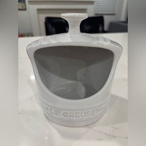 Le Creuset Stoneware Salt Crock Holder in White excellent condition!